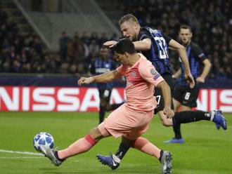 Video: Liverpool padol v Belehrade, Inter v LM obral o body Barcelonu a Neapol remizoval s PSG