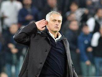 Video: Mourinho si po víťazstve ManUtd vychutnával piskot fanúšikov Juventusu a provokoval ich gesto