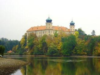 Zámek v Mníšku pod Brdy vítá návštěvníky i v listopadu