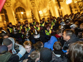 Maďarská polícia zadržala v stredu a vo štvrtok 51 demonštrantov