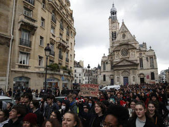 Francúzsko zažíva piate kolo sobotných protivládnych protestov