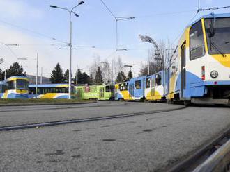 V Košiciach sa zrazila električka a osobné auto, nikto sa nezranil