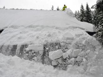 Vo Vysokých a Západných Tatrách je zvýšené lavínové nebezpečenstvo