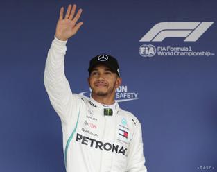 Hamilton nemyslí na prekonanie Schumachera: On ostane navždy legenda