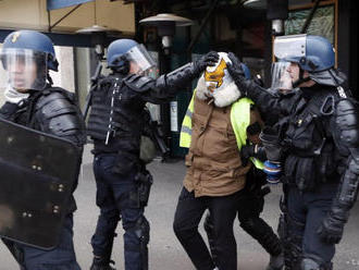 Zasadanie vlády v Barcelone vyvolalo protesty a zrážky s políciou