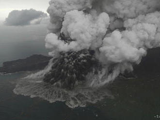 Indonézska sopka má po erupcii už len štvrtinu pôvodnej hmotnosti