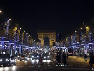 Na silvestrovské oslavy v Paríži dozrú tisíce policajtov