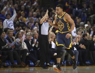 Video: Memphis nestačil na Golden State, skvelý Stephen Curry prekročil hranicu 15-tisíc bodov