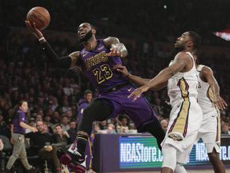 Video: Toronto zdolalo trápiaci sa Cleveland, LeBronov triple-double priviedol Lakers k víťazstvu