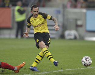 Paco Álcacer si natrhol sval v zápase proti Mönchengladbach