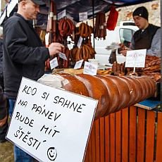 Slavnosti moravského uzeného a vína proběhnou první víkend v březnu