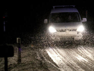 Východ Slovenska zasiahlo husté sneženie, situácia je dramatická
