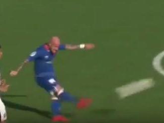 Video: Stoch strelil proti Šachtaru Doneck parádny gól z vlastnej polovice