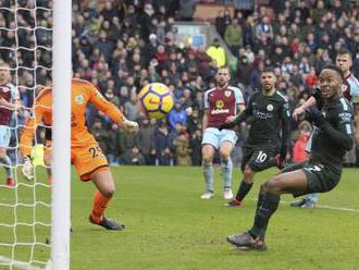 Video: Líder Premier League iba remizoval na ihrisku Burnley, Arsenal deklasoval Everton