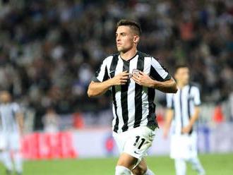 Slovenský futbalista Mak pripravoval góly pri víťazstve PAOK Solún, je na čele gréckej ligy