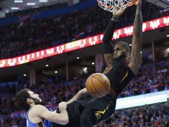 Video: Toronto, Houston aj Cleveland natiahli víťazné série v NBA