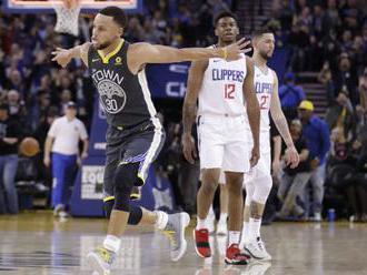 Video: Curry 44 bodmi potiahol Warriors k triumfu, Cleveland doma nestačil na Washington