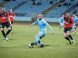 Futbalisti Žiliny a Slovanu Bratislava postúpili do semifinále Slovnaft Cupu