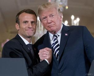 Macron sa domnieva, že Trump od jadrovej dohody odstúpi