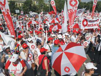 V Bukurešti protestujú tisíce zdravotníkov proti zníženiu miezd