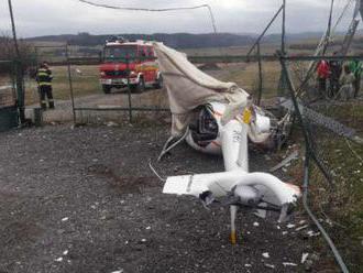 Na letisku v Spišskej Novej Vsi spadol vrtuľník, dve osoby sa zranili