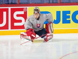 Brankár Július Hudáček pokračuje v KHL, ale zmenil dres