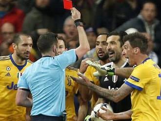 Video: Buffon poslal rozhodcu do pekla, na penaltu Realu Madrid soptili aj ďalší hráči Juventusu