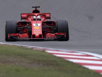 Vettel odštartuje Veľkú cenu Číny na pole position, Hamilton stratil viac ako pol sekundy