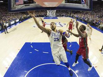 Video: Golden State víťazí aj bez Curryho, Miami vyrovnalo sériu vo Philadelphii