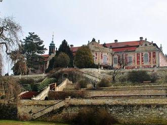 Na opomíjeném rokokovém Stekníku bydlel na chmelové brigádě se studenty Zdeněk Svěrák