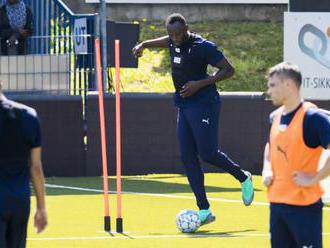 Video: Usain Bolt skúšal šťastie na tréningu v nórskom futbalovom tíme, chce si zahrať aj zápas