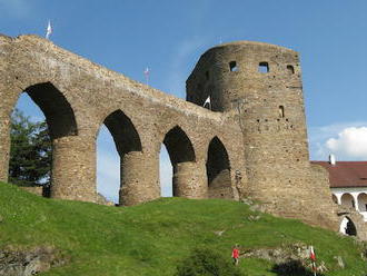 Hrad Velhartice se o víkendu ponoří do doby Karla IV.