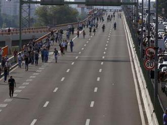 Srbskí motoristi blokovali premávku na protest proti zdražovaniu palív