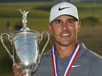 Golfista Koepka ako prvý hráč po 29 rokoch obhájil titul na US Open