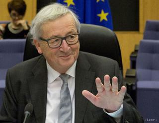 Predseda EK J.C. Juncker chce s D. Trumpom hovoriť o clách