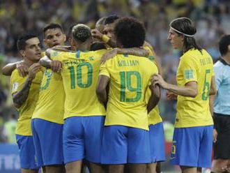 BRAZÍLIA ZDOLALA SRBSKO 2:0 A POSTÚPILA Z 1. MIESTA