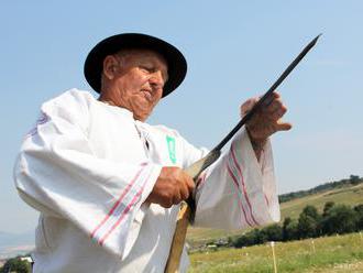 Lesníci si otestujú svoju šikovnosť v kosení aj vo varení gulášu