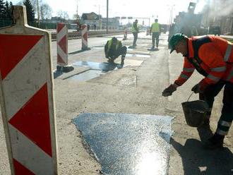 Výtlky v Bánovciach nad Bebravou opravovali prúdovou metódou