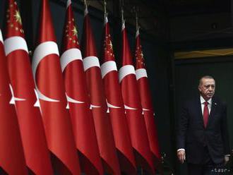 Erdogan sa s koaličným partnerom dohodol na zrušení výnimočného stavu