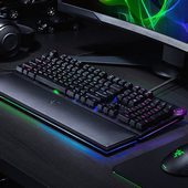 Razer představil opto-mechanickou klávesnici Huntsman Elite