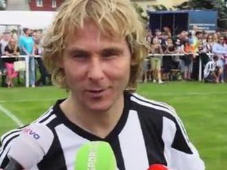 Video: Legendárny Pavel Nedvěd si zahral v ligovom stretnutí so synom, mrzí ho prehra