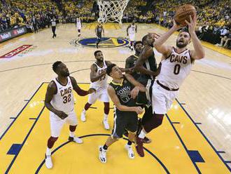 Video: Warriors nedali Cavaliers šancu v 2. finále NBA, Stephen Curry zatienil LeBrona Jamesa