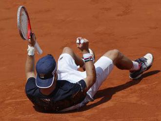 Schwartzman predviedol obrat v zdĺhavej bitke a postúpil do štvrťfinále turnaja Roland Garros