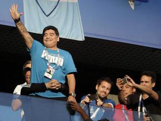 Video: Maradona po víťaznom góle Argentíny ukazoval vztýčené prostredníky, ratovať ho museli záchran