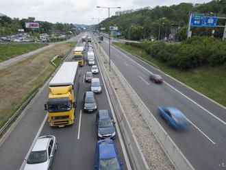 Pred Gotthardským tunelom sa smerom na juh čaká vyše dve hodiny