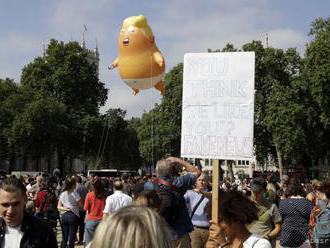 Balón zosmiešňujúci Trumpa poputuje z Británie do USA