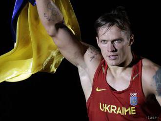 Usyk pokoril Gassieva v historickom súboji ťažkej váhy