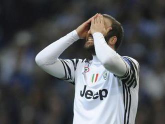 Higuain opúšťa Juventus Turín. Koho dres bude obliekať?