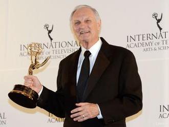 Alan Alda zo seriálu M.A.S.H. oznámil, že má Parkinsonovu chorobu