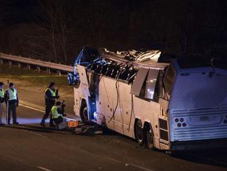 Pri Moskve sa prevrátil autobus s umeleckým súborom: 16 zranených